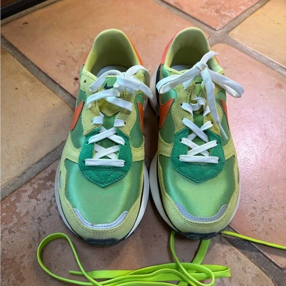 Nike Wmns Phoenix Waffle Chlorophyll Safety Orange - Picture 2 of 5